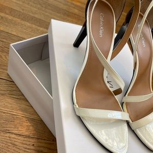 Calvin Klein Black/ Flat White “Narella Patent” Strappy sandal Sz 9 Barely used